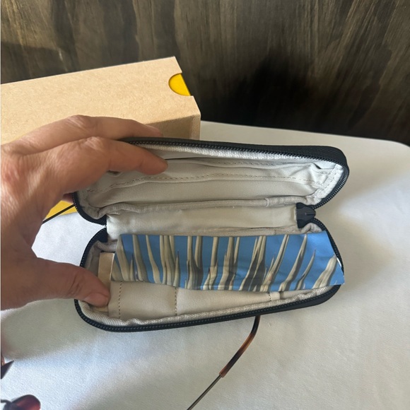 Brown and Black Geometric Sunglasses with Dark Lenses - Picture 4 of 10